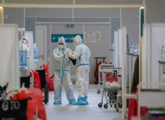 Число госпитализаций из-за коронавируса в России за сутки снизилось на 44,1%