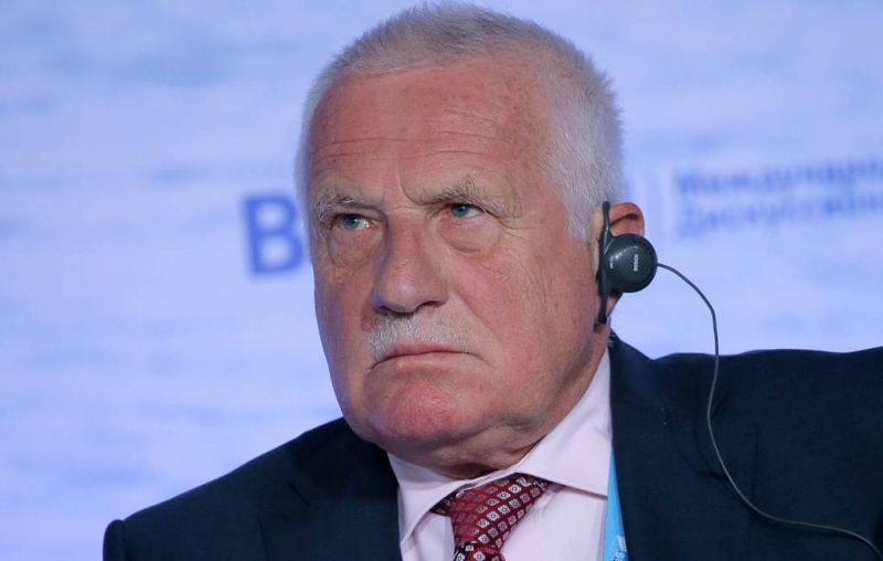 Экс-президент Чехии осудил русофобию и отказался возвращать награду РФ