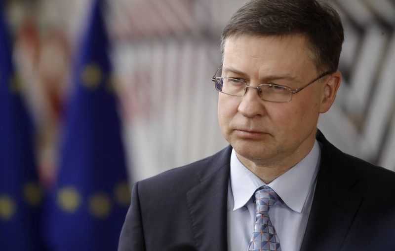 ЕС перевел Киеву €300 млн, впервые в истории оплатив поставки оружия в зону конфликта