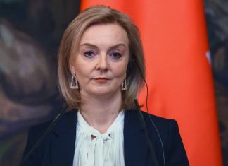 Глава МИД Британии призвала Европу распространить санкции на нефть и газ из России