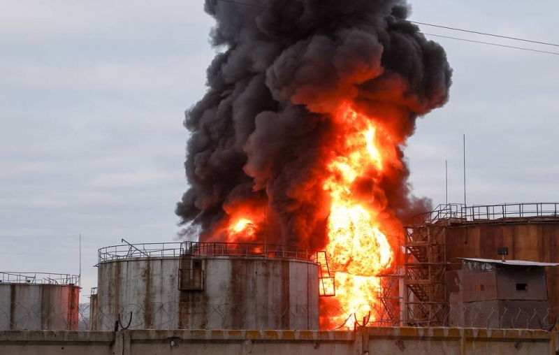 Глава СК поручил возбудить дело по факту нанесения ракетного удара по нефтебазе в Луганске