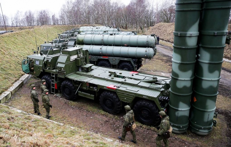 "Известия": Турция не намерена отказываться от систем С-400 под давлением США

