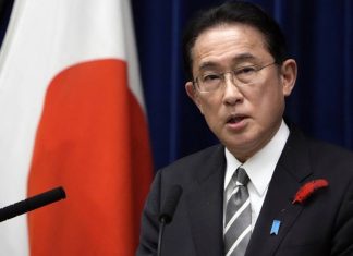 Япония считает недопустимым прекращение переговоров по мирному договору с Россией