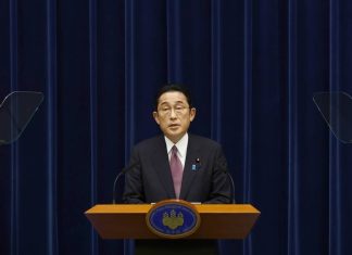 Кисида заявил, что новые шаги в экономическом сотрудничестве Японии и РФ сейчас невозможны