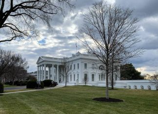 Конгресс США и Зеленский попросили Белый дом помочь передать Украине советские вооружения