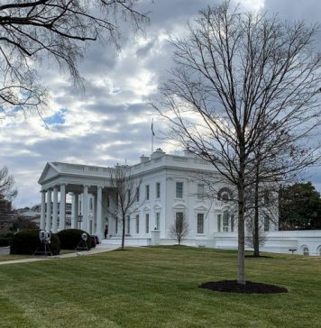 Конгресс США и Зеленский попросили Белый дом помочь передать Украине советские вооружения