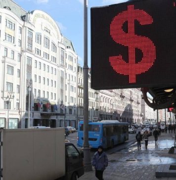 Курсы доллара и евро снижаются более чем на 3%