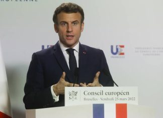 Макрон прокомментировал требование об оплате российского газа в рублях