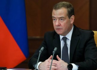 Медведев заявил, что коллапса в экономике России не будет