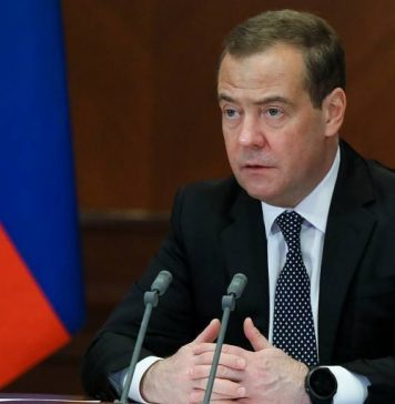 Медведев заявил, что коллапса в экономике России не будет