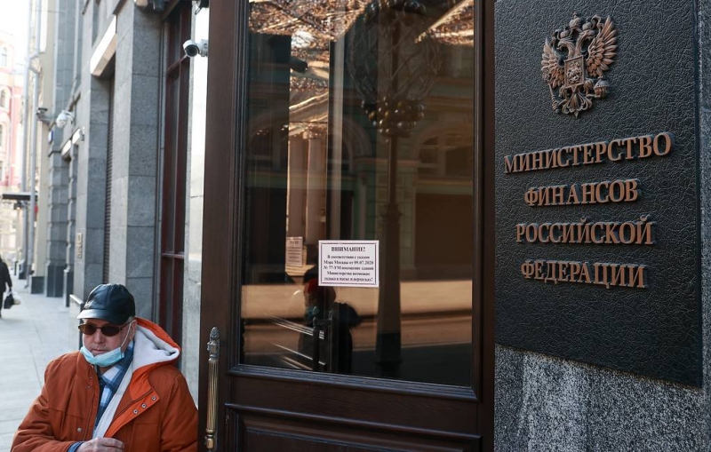 Минфин будет обслуживать госдолг РФ в валюте при условии разморозки счетов ЦБ и кабмина