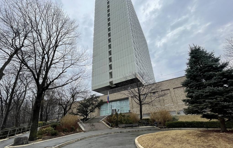 Объявленные персонами нон грата 12 российских дипломатов при ООН покинули США