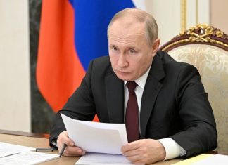 Путин запретил вывозить из России иностранную наличную валюту в сумме более $10 тыс.