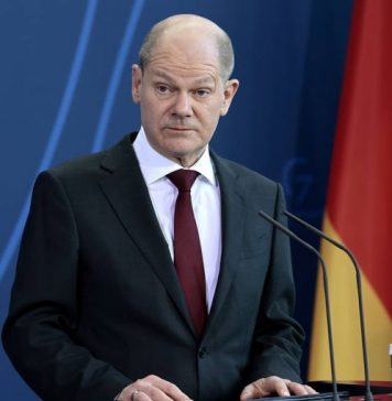 Шольц заявил об отсутствии у НАТО планов военного вмешательства в ситуацию на Украине