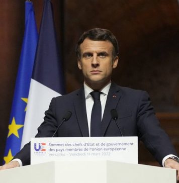 СМИ: Париж анонсировал новые санкции против РФ после переговоров Макрона, Путина и Шольца