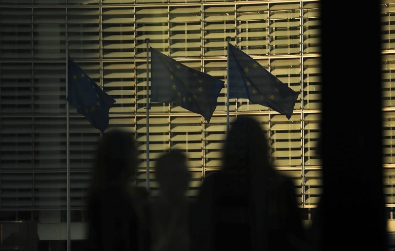 Запрет на поставку предметов роскоши и инвестиции в энергетику. ЕС ввел санкции против РФ

