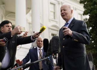 Журналист WSJ призвал Байдена не комментировать без подготовки острые темы