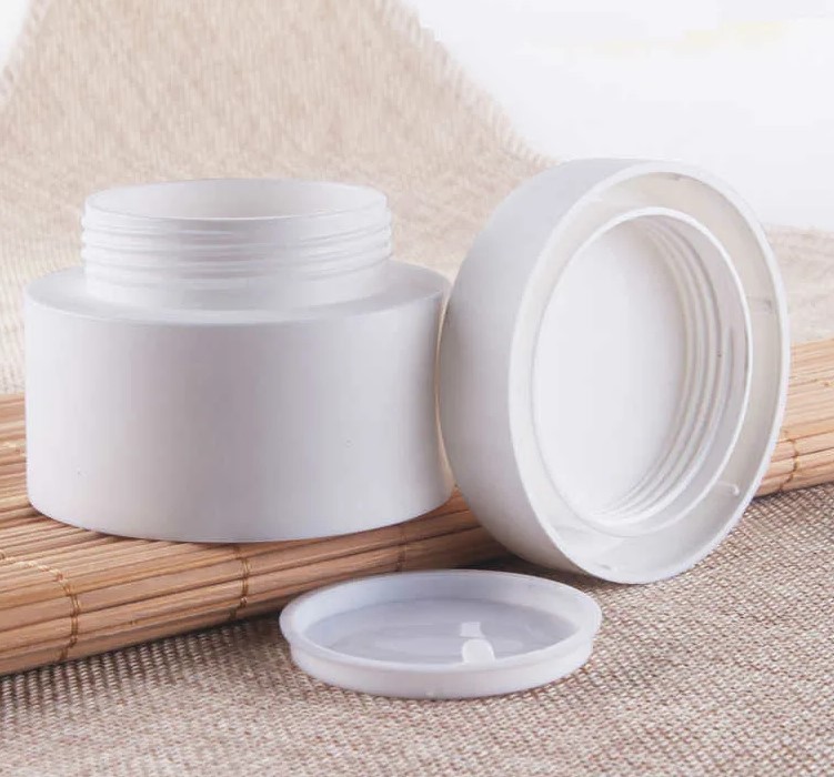 Особенности выбора банки для крема