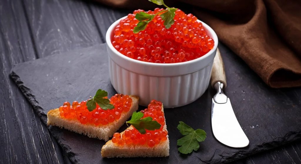 Чем полезна красная икра