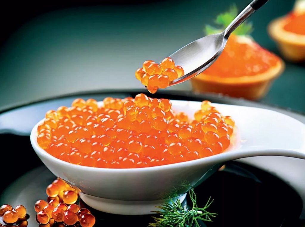 Чем полезна красная икра