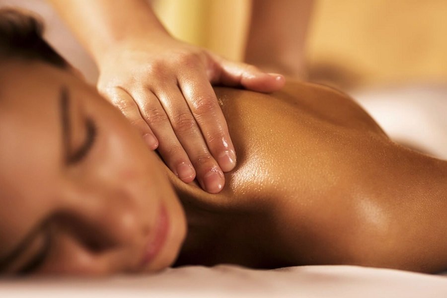 В чем польза массажа для женского организма