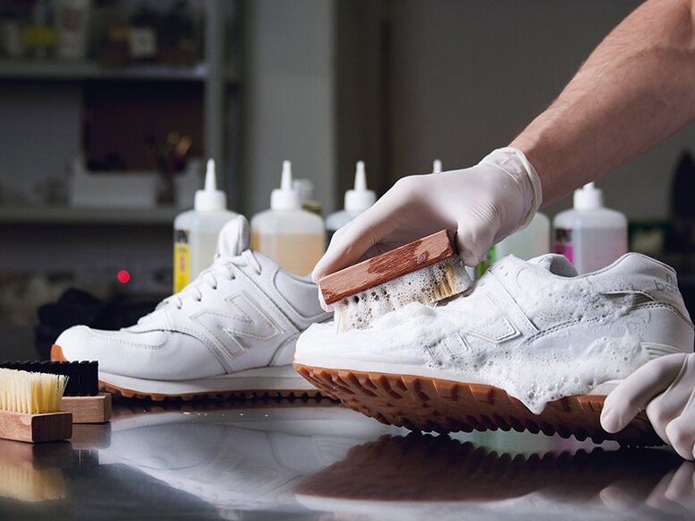 Как проходит химчистка обуви