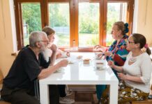 Как не ошибиться с выбором дома для престарелых людей