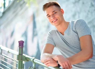 Работа вебкам-моделью: дома или в студии