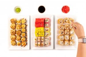 Как заказать суши и роллы с доставкой от службы доставки еды Макароллыч в Ижевске?