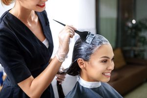 Обучение на парикмахера: Путь к творческому профессионализму