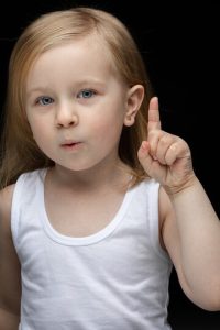 Проколоть уши ребенку: Все, что нужно знать о процедуре