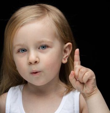 Проколоть уши ребенку: Все, что нужно знать о процедуре