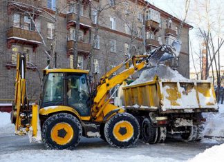 Особенности услуги по вывозу снега: какие опасности таят снежные завалы