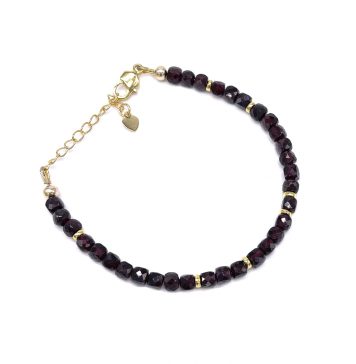 Женские браслеты из граната: элегантность и символика