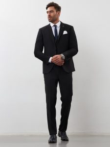 Костюм-тройка: Элегантность и стиль для любого случая