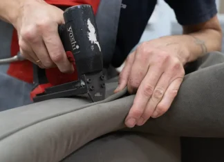 Перетяжка мебели: что это, зачем она нужна и как выбрать мастера