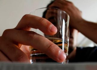 Профессиональная помощь при выводе из запоя: когда обращаться к врачу?