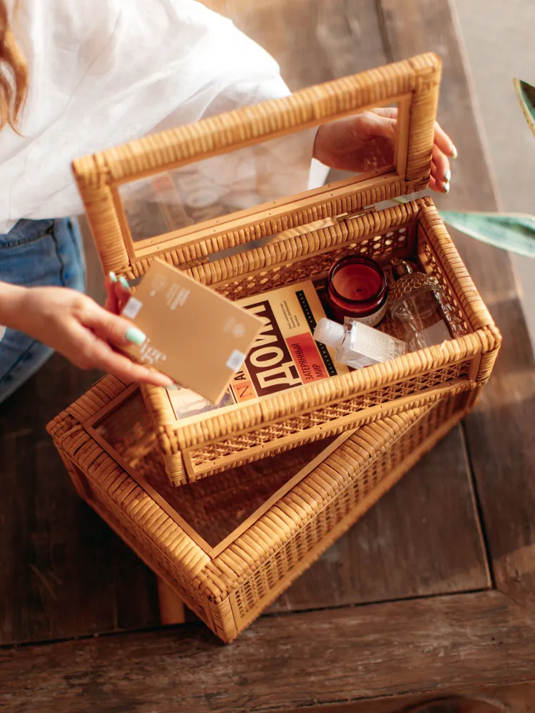 Корзины в интерьере: стиль и функциональность