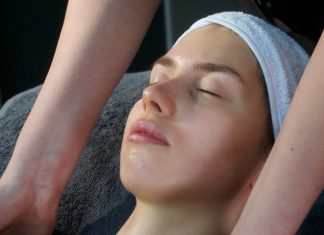 Массаж лица: Искусство ухода за кожей и расслабления