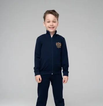 Комфорт и стиль с первых шагов: Как выбрать спортивный костюм и кроссовки для малыша