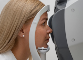Лазерная коррекция зрения: современный способ избавиться от очков и линз