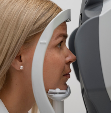 Лазерная коррекция зрения: современный способ избавиться от очков и линз