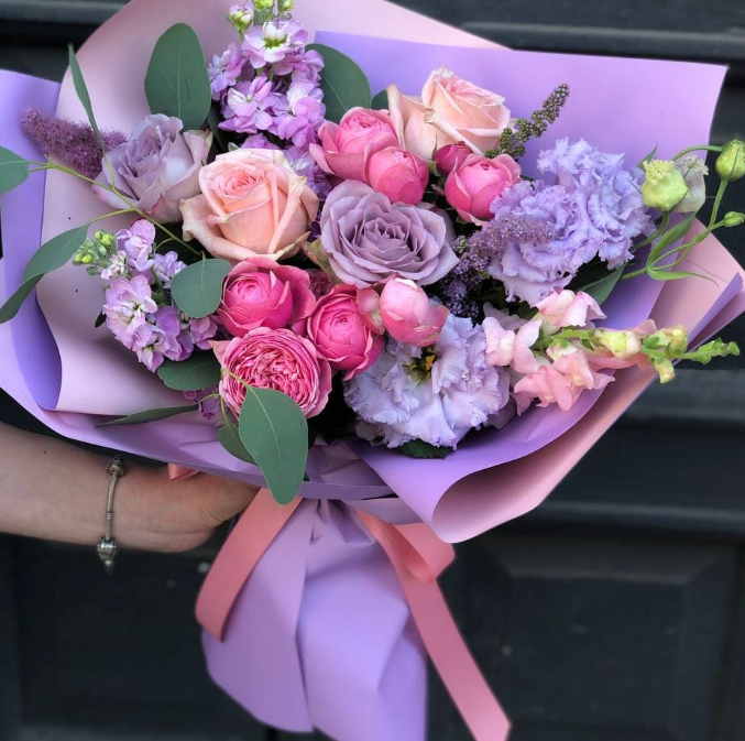 Букеты цветов на праздник: как выбрать идеальное украшение для любого торжества