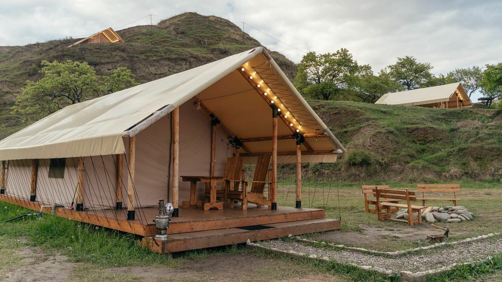 Шаг в природу с комфортом: Строительство глэмпинга – выгодный бизнес и гармония с окружающей средой