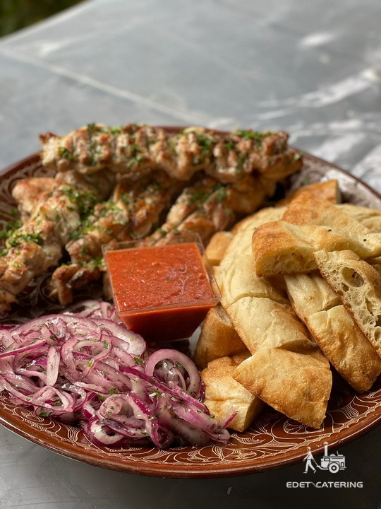 Барбекю кейтеринг: вкус праздника на свежем воздухе