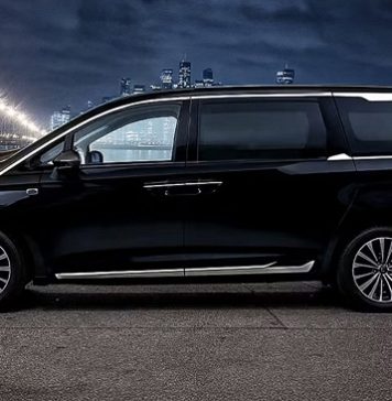 Аналог Toyota Alphard с 2,0-литровым мотором и 8-ступенчатым «автоматом». В России начали принимать заказы на JAC RF8