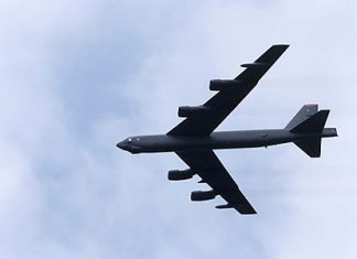 Бомбардировщики B-52 уже испытывают новые ядерные ракеты