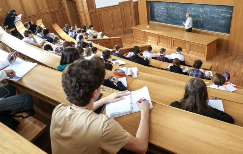 Делу - время. Сколько будут учиться в вузах врачи, инженеры и учителя