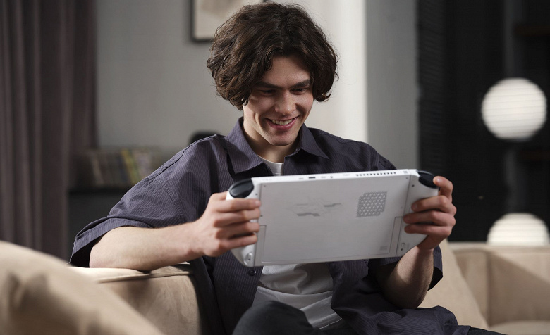 Для гигантов и с 3D-экраном. Портативную игровую консоль Abxylute 3D One уже можно заказать и даже сэкономить