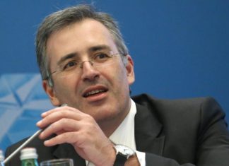 Экс-премьера Касьянова и экономиста Гуриева внесли в перечень террористов в РФ